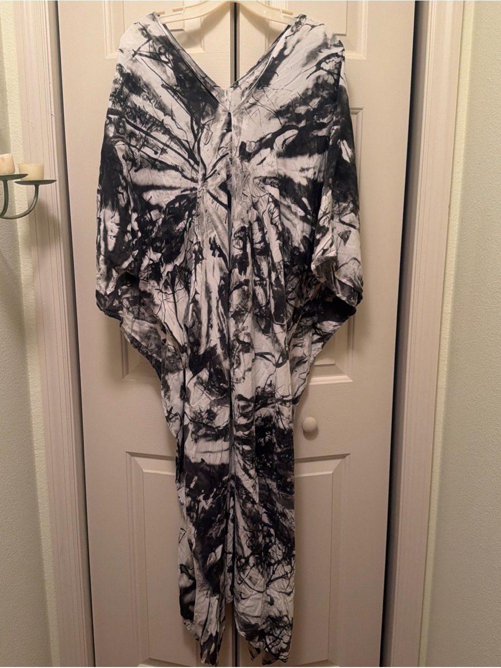 Women's Black & White Tie-Dye Swim Coverup Kaftan